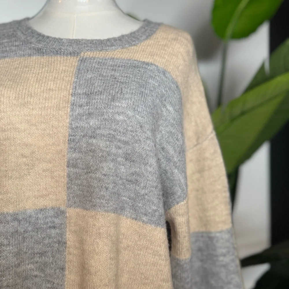 Z Supply Gray and Cream Crew Neck Sweater - Picture 3 of 3